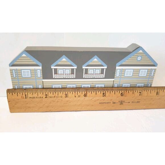 Vintage Cat's Meow Carlisle Village Inn Walnut Creek Ohio Shelf Sitter 1997 - Picture 4 of 4